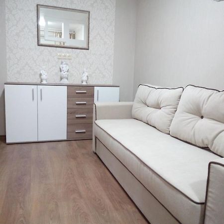 Two-Bedroom Apartment In The Center Khmelʼnytsʼkyy エクステリア 写真